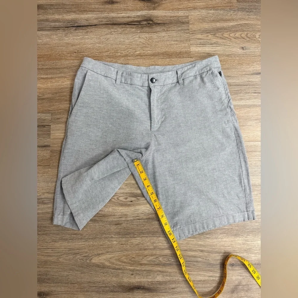 Lululemon Gray Performance Cotton  Mens Shorts Size 36